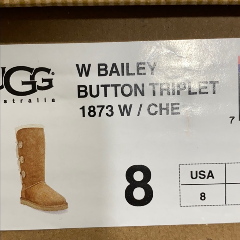 Ugg w/Bailey Button Triplet in Chestnut - Picture 14 of 14